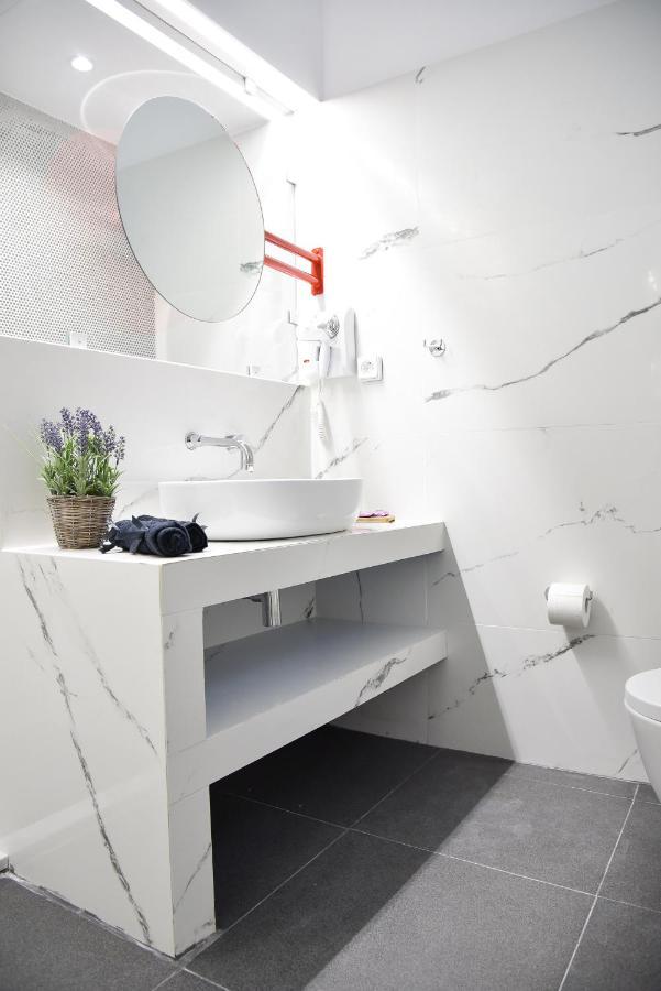 Central44 Yolo Casual Suite Athens Ngoại thất bức ảnh