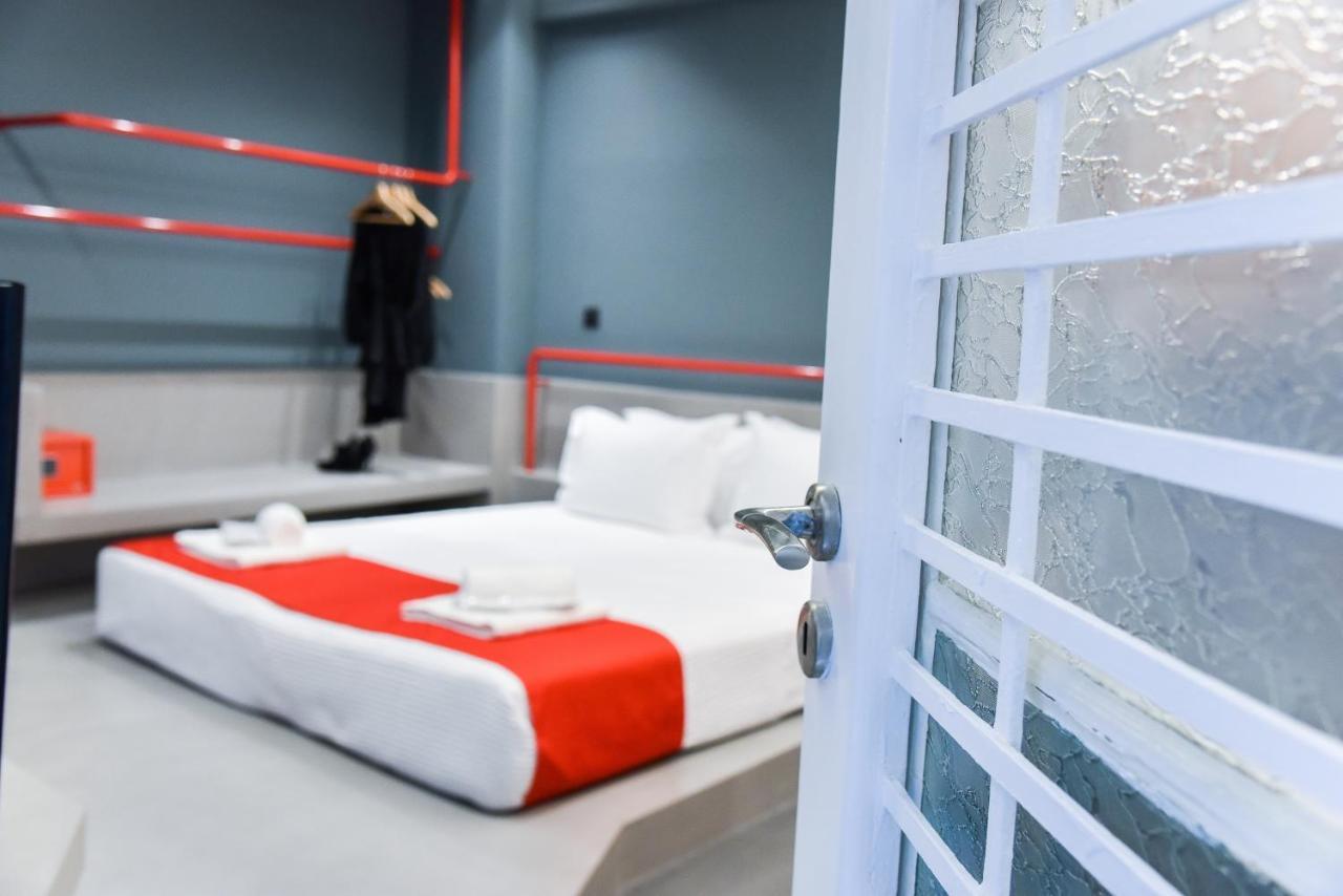 Central44 Yolo Casual Suite Athens Ngoại thất bức ảnh