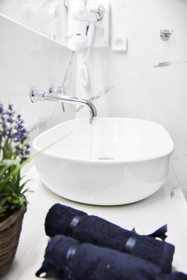 Central44 Yolo Casual Suite Athens Ngoại thất bức ảnh